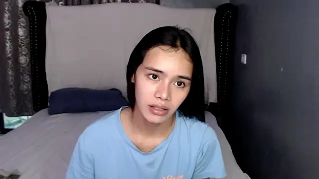 Snapshot of shecutie69 chatting on October 15, 11:29 pm shecutie69 online show from October 15, 11:29 pm