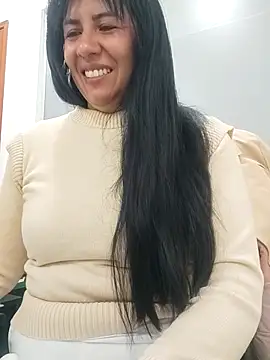 Snapshot of aisha_latina chatting on September 15, 2:14 pm aisha latina online show from September 15, 2:14 pm
