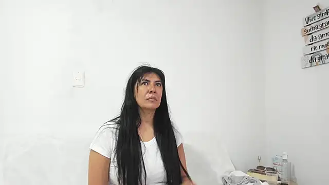 Snapshot of aisha_latina chatting on September 16, 2:47 pm aisha latina online show from September 16, 2:47 pm