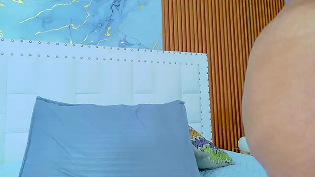 IrresistibleMilf online show from November 19, 12:49 pm