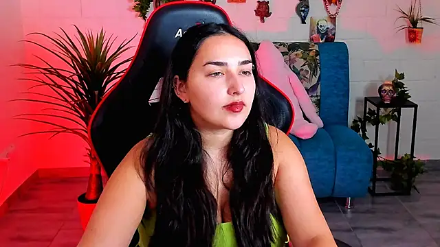 Snapshot of CeceliaJohnson chatting on October 3, 8:19 am CeceliaJohnson online show from October 3, 8:19 am