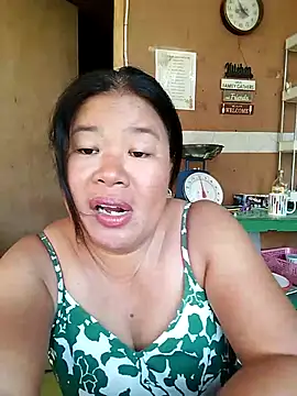 Snapshot of Lovelywoman43 chatting on October 6, 1:11 am Lovelywoman43 online show from October 6, 1:11 am
