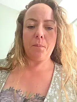 julimonroe online show from April 8, 4:20 pm