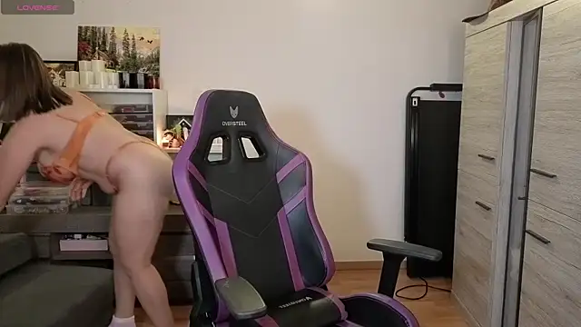 TinniAngel online show from November 4, 6:13 pm