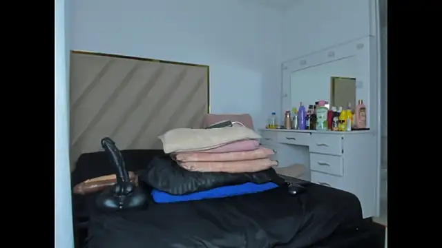 Niki Kerr online show from November 30, 6:17 am