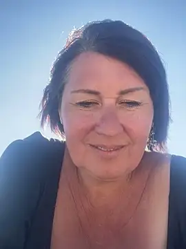 XLindaMilfX online show from September 13, 12:24 pm