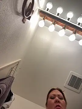 JESS LOVES online show from December 21, 8:35 pm