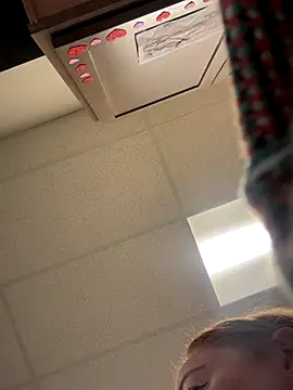 Snapshot of cinnatitties chatting on October 23, 6:03 pm cinnatitties online show from October 23, 6:03 pm