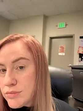 Snapshot of cinnatitties chatting on October 21, 4:22 pm cinnatitties online show from October 21, 4:22 pm