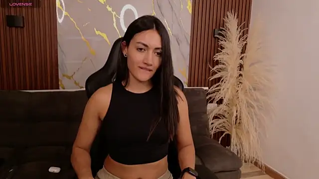 EmilyBoonny1 online show from May 4, 8:12 pm
