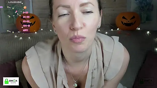 Queenymel online show from October 30, 5:03 pm