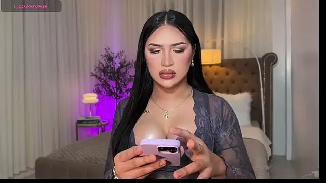 Your Majesty Tyra online show from November 23, 5:54 am