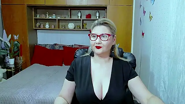 LucilleFenlys online show from March 18, 7:52 pm