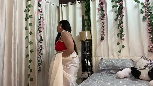 Snapshot of Mahimagic_doll chatting on October 4, 10:21 am Mahimagic doll online show from October 4, 10:21 am