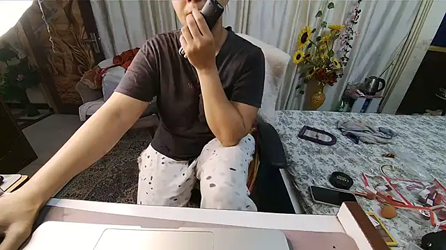 Snapshot of Mahimagic_doll chatting on September 12, 11:39 am Mahimagic doll online show from September 12, 11:39 am