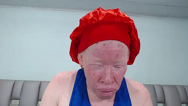 Kittywhiteass online show from September 21, 6:56 am