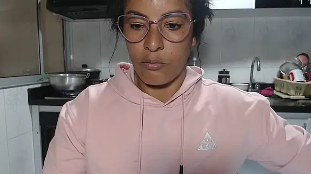 kateleyagrey online show from January 31, 7:34 pm