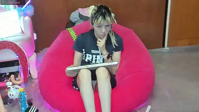 Skinygirl online show from April 11, 12:28 am