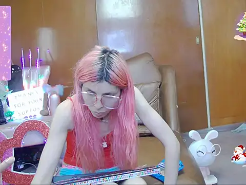 Snapshot of Skinygirl chatting on September 23, 12:42 am Skinygirl online show from September 23, 12:42 am