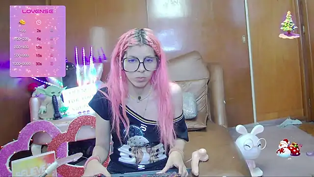 Snapshot of Skinygirl chatting on September 12, 12:00 am Skinygirl online show from September 12, 12:00 am