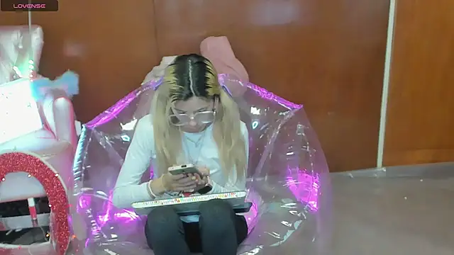 Skinygirl online show from March 21, 10:26 pm