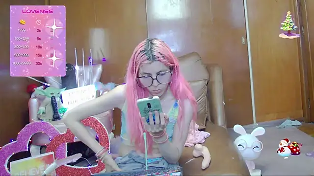 Snapshot of Skinygirl chatting on September 10, 12:32 am Skinygirl online show from September 10, 12:32 am