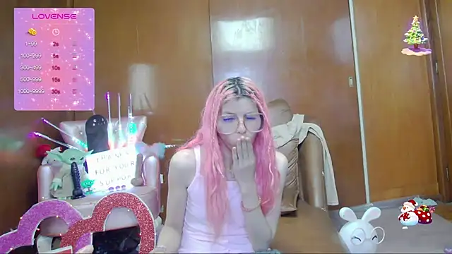 Snapshot of Skinygirl chatting on September 19, 1:04 am Skinygirl online show from September 19, 1:04 am