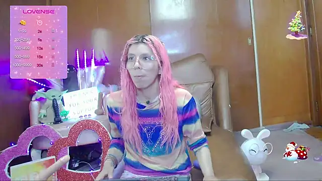 Snapshot of Skinygirl chatting on September 18, 12:53 am Skinygirl online show from September 18, 12:53 am