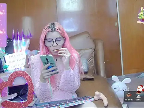 Snapshot of Skinygirl chatting on September 9, 12:10 am Skinygirl online show from September 9, 12:10 am