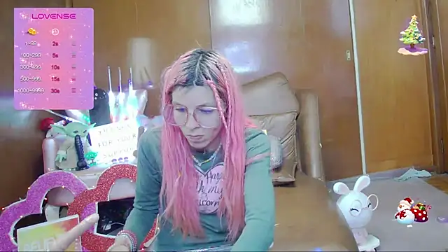 Snapshot of Skinygirl chatting on September 25, 1:37 am Skinygirl online show from September 25, 1:37 am