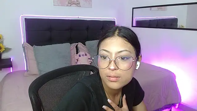 vaness weet online show from February 16, 9:25 pm