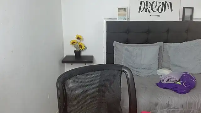 vaness weet online show from September 11, 7:58 pm