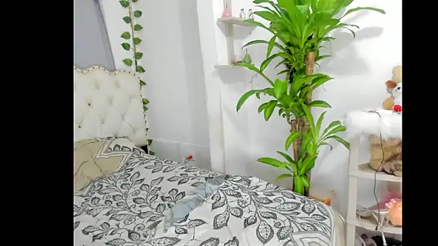 khalyn jenner online show from December 3, 12:24 am