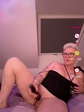 German Milf online show from June 1, 6:31 pm