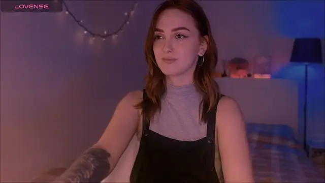 Snapshot of LilyFarey chatting on September 21, 9:13 pm LilyFarey online show from September 21, 9:13 pm