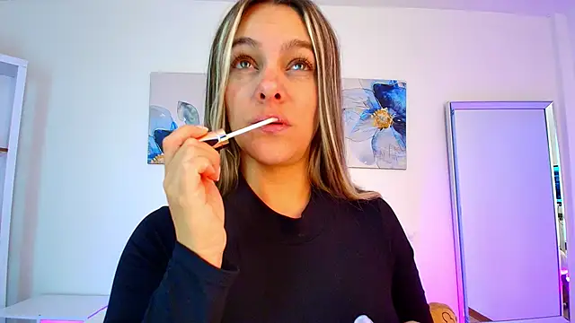 Isabella Harley online show from April 8, 1:57 pm