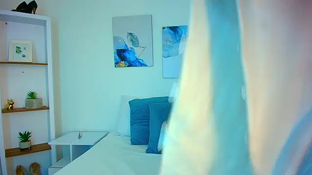 Isabella Harley online show from March 9, 1:25 pm