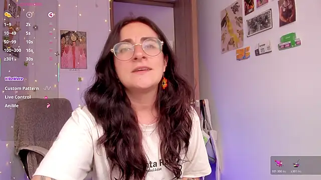 Snapshot of linda_giggle chatting on October 17, 3:26 pm linda giggle online show from October 17, 3:26 pm