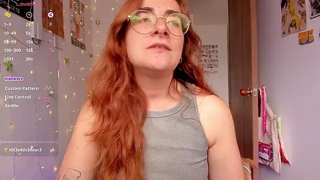 Snapshot of linda_giggle chatting on October 7, 3:27 pm linda giggle online show from October 7, 3:27 pm