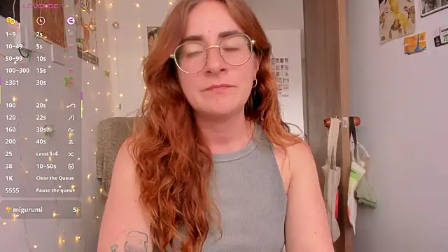 Snapshot of linda_giggle chatting on October 13, 4:09 pm linda giggle online show from October 13, 4:09 pm