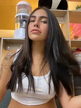 Snapshot of DaphneUwu chatting on October 3, 12:38 am DaphneUwu online show from October 3, 12:38 am
