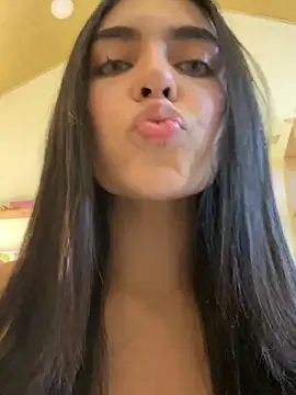 Snapshot of DaphneUwu chatting on September 26, 1:03 am DaphneUwu online show from September 26, 1:03 am
