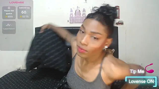 Snapshot of NAHOMMY_SEXY chatting on October 14, 5:10 am NAHOMMY SEXY online show from October 14, 5:10 am