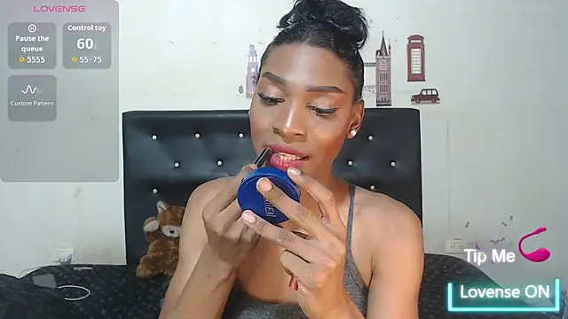 Snapshot of NAHOMMY_SEXY chatting on October 15, 5:32 am NAHOMMY SEXY online show from October 15, 5:32 am