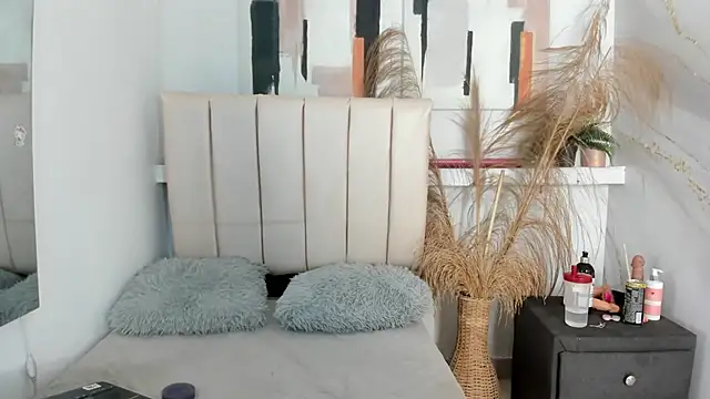 kristyl paez online show from February 5, 7:28 pm