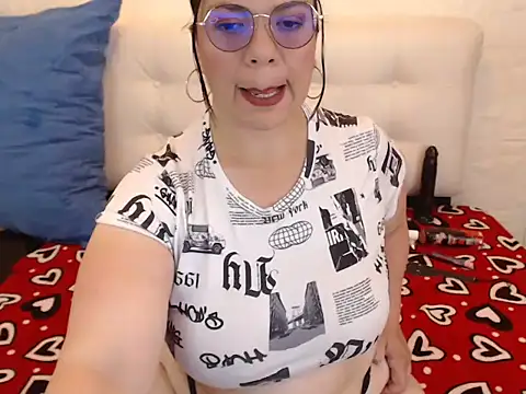 Snapshot of Angiee_BBW chatting on September 9, 5:57 pm Angiee BBW online show from September 9, 5:57 pm