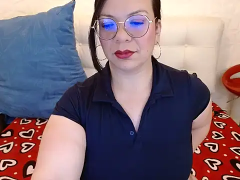 Snapshot of Angiee_BBW chatting on October 14, 8:00 pm Angiee BBW online show from October 14, 8:00 pm