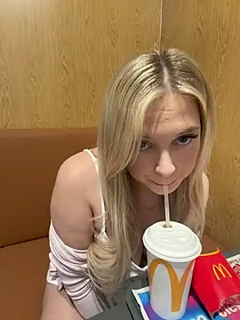 CherryAuroraa online show from February 15, 8:30 pm