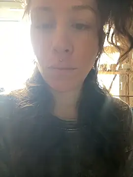 Snapshot of SuzieWanKenobi chatting on October 19, 12:51 pm SuzieWanKenobi online show from October 19, 12:51 pm