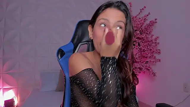 cora 22 online show from March 4, 1:07 pm